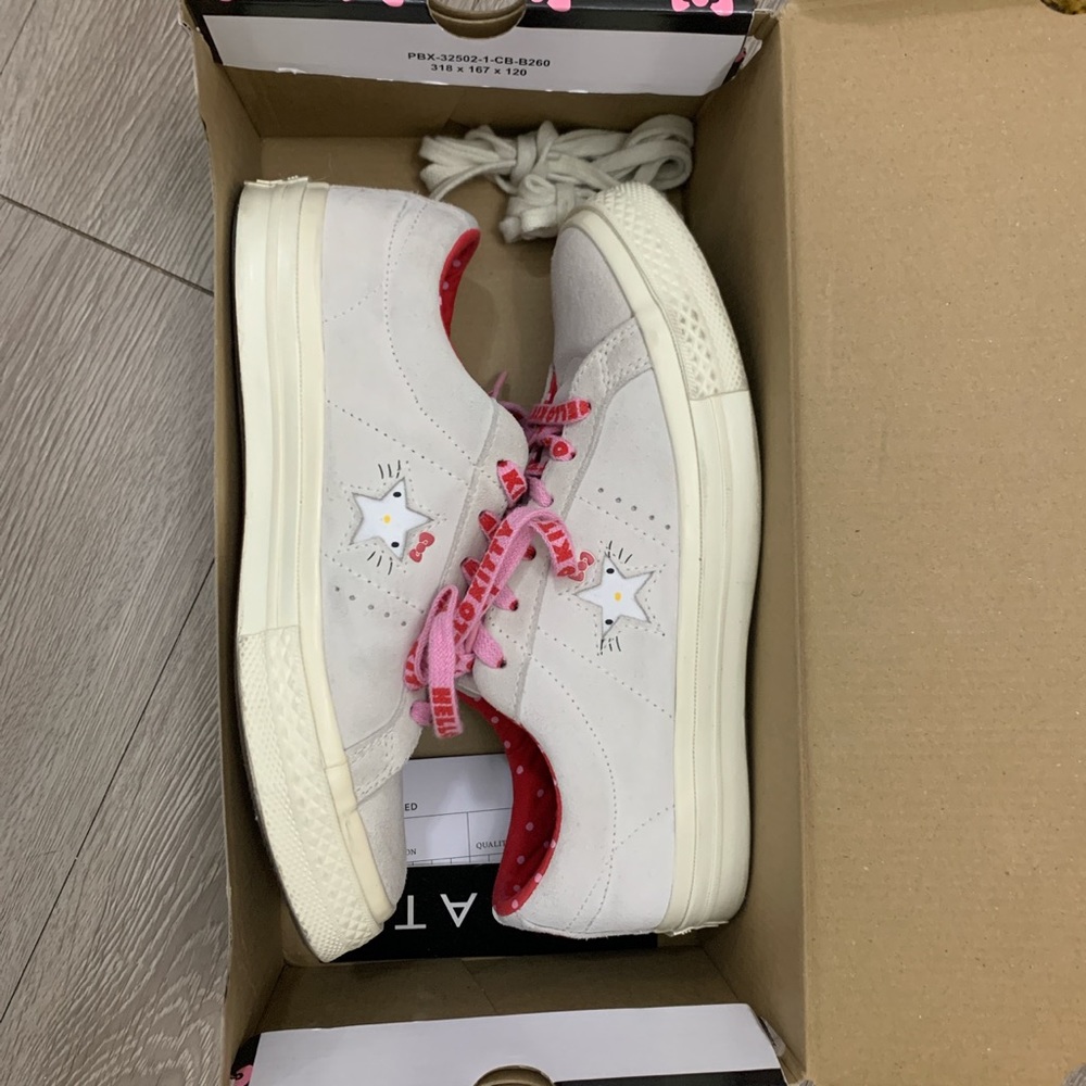 Hello kitty one star converse
